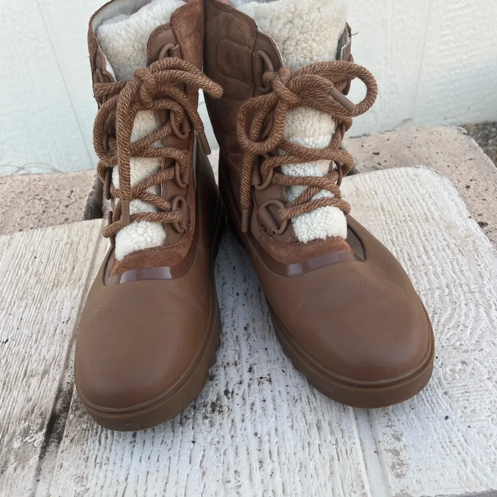 Sorel Women's Joan of Arctic Next Lite Tan Boots size 9